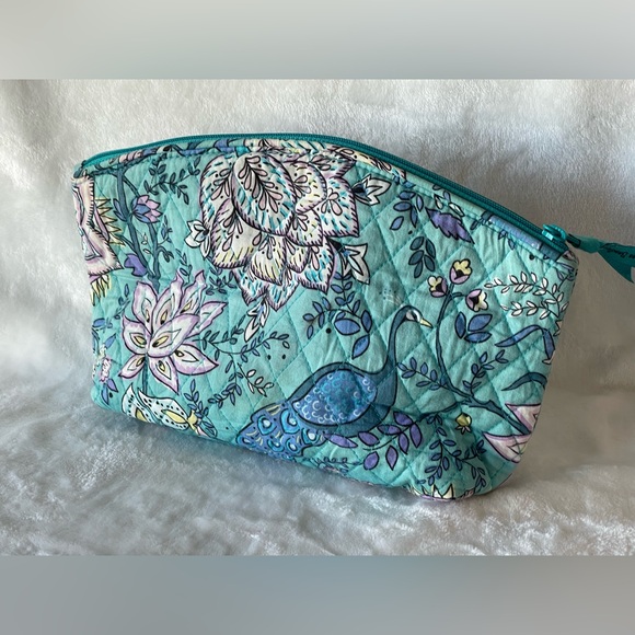 Vera Bradley Quilted Cosmetic Bag Peacock Garden shower bag blue - Picture 3 of 9